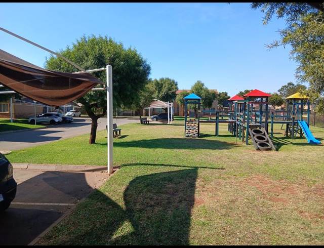 2 BEDROOM APARTMENT FOR SALE IN PROTEA GLEN